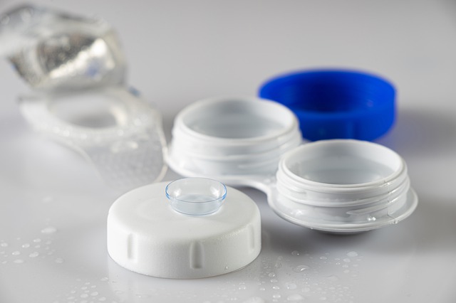 Contact lenses and case